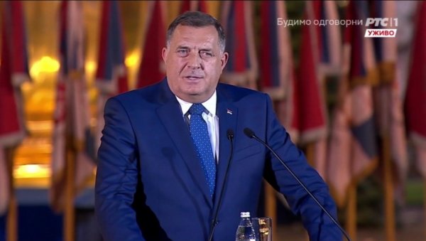 МИ НИСМО БОСАНЦИ, ЈА САМ СРБИН ПРАВОСЛАВАЦ: Додик се обратио окупљеном народу поводом Дана српског јединства МИ НИСМО БОСАНЦИ, ЈА САМ СРБИН ПРАВОСЛАВАЦ: Додик се обратио окупљеном народу поводом Дана српског јединства