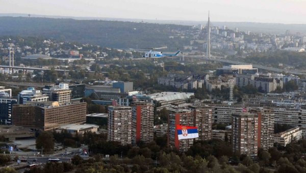 СПЕКТАКУЛАРНЕ СЦЕНЕ У БЕОГРАДУ: Фотографије са Дана српског јединства остављају без даха СПЕКТАКУЛАРНЕ СЦЕНЕ У БЕОГРАДУ: Фотографије са Дана српског јединства остављају без даха