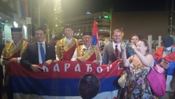 СТИГЛА БРАЋА ИЗ ХЕРЦЕГ НОВОГ: У Београд дошли на велики празник (ФОТО) СТИГЛА БРАЋА ИЗ ХЕРЦЕГ НОВОГ: У Београд дошли на велики празник (ФОТО)