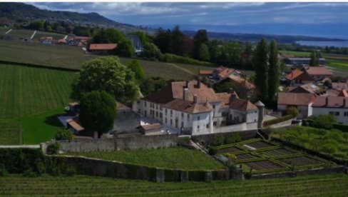 IMA I VINOGRADE I SPA CENTAR: Na prodaju švajcarski dvorac star 800 godina (FOTO+VIDEO) IMA I VINOGRADE I SPA CENTAR: Na prodaju švajcarski dvorac star 800 godina (FOTO+VIDEO)