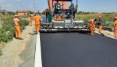 АСФАЛТИРАЈУ БЕЛЕГИШКУ УЛИЦУ: Спајање насеља Шангај и Батајничке петље АСФАЛТИРАЈУ БЕЛЕГИШКУ УЛИЦУ: Спајање насеља Шангај и Батајничке петље