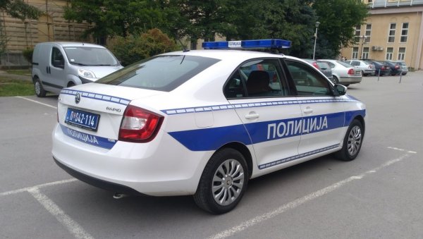 ХАПШЕЊЕ У БОРУ: Младић и 15-годишњак умешани у трговину дрогом ХАПШЕЊЕ У БОРУ: Младић и 15-годишњак умешани у трговину дрогом