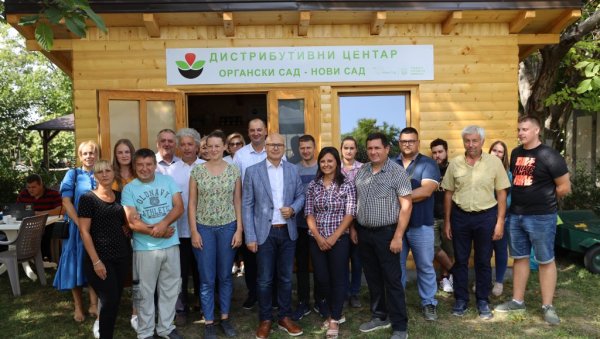 ОСНОВАН ПРВИ ДОМАЋИ ДИСТРИБУТИВНИ ЦЕНТАР ОРГАНСКИХ ПРОИЗВОДА: Поврће из Ченеја креће организовано на тржиште ОСНОВАН ПРВИ ДОМАЋИ ДИСТРИБУТИВНИ ЦЕНТАР ОРГАНСКИХ ПРОИЗВОДА: Поврће из Ченеја креће организовано на тржиште