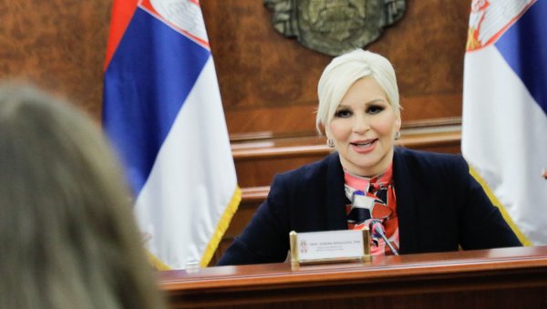 ВЕРБАЛНИ РАТОВИ: Зорана Михајловић наставља да провоцира ВЕРБАЛНИ РАТОВИ: Зорана Михајловић наставља да провоцира