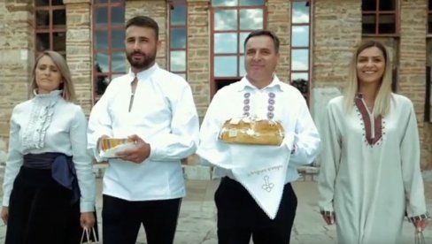 SPOT SRPSKE LISTE: Slogom i jedinstvom Srbi na KiM brane ono najvrednije (VIDEO) SPOT SRPSKE LISTE: Slogom i jedinstvom Srbi na KiM brane ono najvrednije (VIDEO)