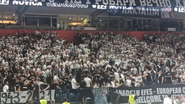 ДА ЛИ ВАС ЈЕ БАР МАЛО СРАМОТА? Туча Гробара на опроштају Новице Величковића (ВИДЕО) ДА ЛИ ВАС ЈЕ БАР МАЛО СРАМОТА? Туча Гробара на опроштају Новице Величковића (ВИДЕО)