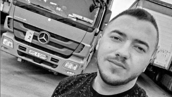 ТРАГЕДИЈА: Ово је младић који је погинуо у стравичној саобраћајној несрећи, мајка неутешна - Оде моја душа драга! ТРАГЕДИЈА: Ово је младић који је погинуо у стравичној саобраћајној несрећи, мајка неутешна - Оде моја душа драга!