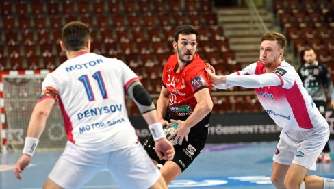 OSMICA PETRA NENADIĆA: Naš rukometaš briljirao u pobedi Vesprema nad Portom 30:23 OSMICA PETRA NENADIĆA: Naš rukometaš briljirao u pobedi Vesprema nad Portom 30:23