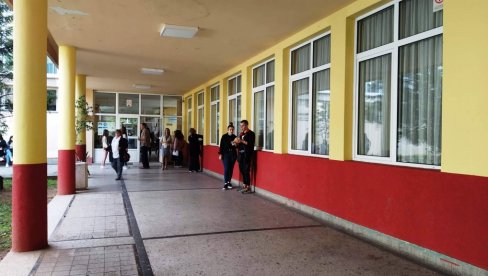 ДА ПУНОЛЕТНИ СРЕДЊОШКОЛЦИ ПОКАЖУ ХУМАНОСТ: У четвртак донирање крви у Економско-трговинској школи у Параћину ДА ПУНОЛЕТНИ СРЕДЊОШКОЛЦИ ПОКАЖУ ХУМАНОСТ: У четвртак донирање крви у Економско-трговинској школи у Параћину