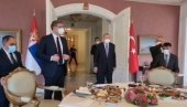 ВУЧИЋ СЕ САСТАО СА ЕРДОГАНОМ: Доручак и разговор у четири ока са погледом на Босфор ВУЧИЋ СЕ САСТАО СА ЕРДОГАНОМ: Доручак и разговор у четири ока са погледом на Босфор