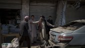 СЦЕНЕ УЖАСА У АВГАНИСТАНУ: У експлозији у џамији погинуло на десетине људи (ВИДЕО) СЦЕНЕ УЖАСА У АВГАНИСТАНУ: У експлозији у џамији погинуло на десетине људи (ВИДЕО)