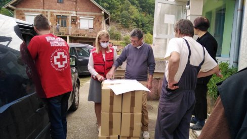 HRANA I HIGIJENSKA SREDSTVA ZA NAJUGROŽENIJE: Crveni krst Kuršumlije počeo sa distibucijom humanitarih paketa HRANA I HIGIJENSKA SREDSTVA ZA NAJUGROŽENIJE: Crveni krst Kuršumlije počeo sa distibucijom humanitarih paketa
