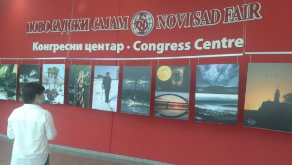 НА НОВОСАДСКОМ САЈМУ ОТВОРЕНА ИЗЛОЖБА ФОТОГРАФИЈА ЈАРОСЛАВА ПАПА: Бележио највредније „око свих нас“ НА НОВОСАДСКОМ САЈМУ ОТВОРЕНА ИЗЛОЖБА ФОТОГРАФИЈА ЈАРОСЛАВА ПАПА: Бележио највредније „око свих нас“