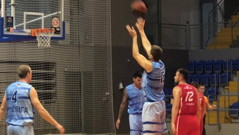 SLOGA BOLJA OD NAPRETKA: Prijateljska košarkaška utakmica u Kraljevu SLOGA BOLJA OD NAPRETKA: Prijateljska košarkaška utakmica u Kraljevu