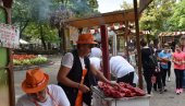 ИЗАЂИ МИ НА ТЕГЛУ: „Сувача“ из Кикинде изазиваће Србију у кувању ајвара ИЗАЂИ МИ НА ТЕГЛУ: „Сувача“ из Кикинде изазиваће Србију у кувању ајвара