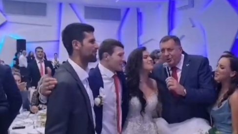 НОВАК ЗАПЕВАО ПУКНИ ЗОРО! Погледајте снимак о ком прича Србија, Ђоковић одушевио госте (ВИДЕО) НОВАК ЗАПЕВАО ПУКНИ ЗОРО! Погледајте снимак о ком прича Србија, Ђоковић одушевио госте (ВИДЕО)