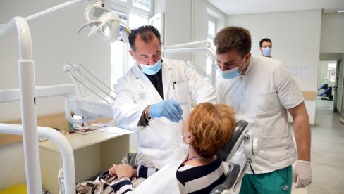 JEDINO MESTO ZA NOĆNU ZUBOBOLJU: Klinika za Maksilofacijalnu hirurgiju dežura 24 sata i radno vreme nije menjala ni zbog korone JEDINO MESTO ZA NOĆNU ZUBOBOLJU: Klinika za Maksilofacijalnu hirurgiju dežura 24 sata i radno vreme nije menjala ni zbog korone