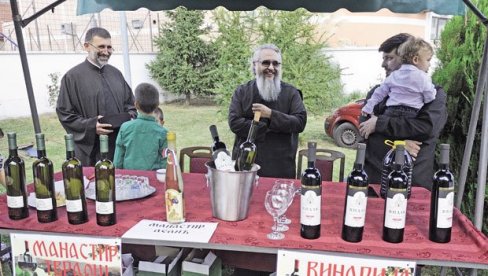 НАЈБОЉЕ СОРТЕ ИЗ ПОДРУМА МАНАСТИРА: Фестивал вина одржан у порти храма светог пророка Илије на Звездари НАЈБОЉЕ СОРТЕ ИЗ ПОДРУМА МАНАСТИРА: Фестивал вина одржан у порти храма светог пророка Илије на Звездари