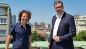 VUČIĆ RAZGOVARAO SA PRODUCENTOM “RATOVA ZVEZDA”: Obećao mi je veliku stvar (FOTO) VUČIĆ RAZGOVARAO SA PRODUCENTOM “RATOVA ZVEZDA”: Obećao mi je veliku stvar (FOTO)