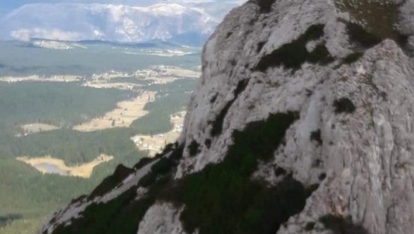 ТРАГЕДИЈА НА ДУРМИТОРУ: Жена настрадала приликом пада - служба спасавања могла само да констатује смрт ТРАГЕДИЈА НА ДУРМИТОРУ: Жена настрадала приликом пада - служба спасавања могла само да констатује смрт