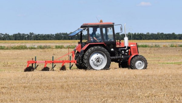 ВАЖНО ЗА ПОЉОПРИВРЕДНИКЕ: Рок за пријаву на конкурс 50:40:10 продужен до 1. априла ВАЖНО ЗА ПОЉОПРИВРЕДНИКЕ: Рок за пријаву на конкурс 50:40:10 продужен до 1. априла