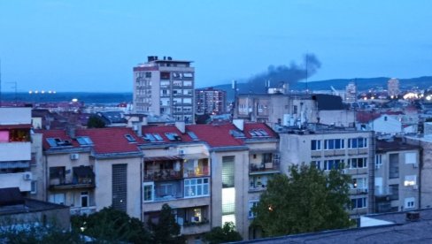 ПОЖАР У БЕОГРАДУ: Ватра букти на Палилули, дим се види из центра (ФОТО) ПОЖАР У БЕОГРАДУ: Ватра букти на Палилули, дим се види из центра (ФОТО)