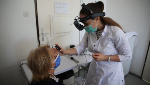 БЕСПЛАТНИ ОЧНИ ПРЕГЛЕДИ У ЖИТИШТУ И ЗРЕЊАНИНУ: Врхунски стручњаци из Новог Сада са руским колегама пружају помоћ БЕСПЛАТНИ ОЧНИ ПРЕГЛЕДИ У ЖИТИШТУ И ЗРЕЊАНИНУ: Врхунски стручњаци из Новог Сада са руским колегама пружају помоћ