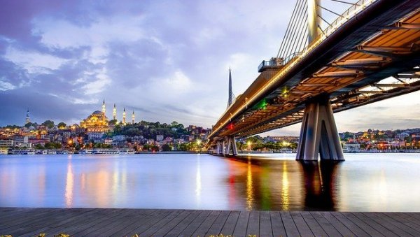 ОБЕЛЕЖАВАЊЕ БАДЊЕГ ДАНА У ИСТАНБУЛУ: Литургија и пливање за часни крст ОБЕЛЕЖАВАЊЕ БАДЊЕГ ДАНА У ИСТАНБУЛУ: Литургија и пливање за часни крст