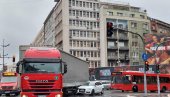 SUDAR U CENTRU BEOGRADA: Automobil udario u kamion kod Terazijskog tunela SUDAR U CENTRU BEOGRADA: Automobil udario u kamion kod Terazijskog tunela
