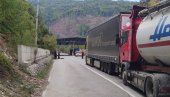 СРБИ СА КОСОВА И МЕТОХИЈЕ ОЧАЈНИ: Обични људи испаштају због политике! СРБИ СА КОСОВА И МЕТОХИЈЕ ОЧАЈНИ: Обични људи испаштају због политике!