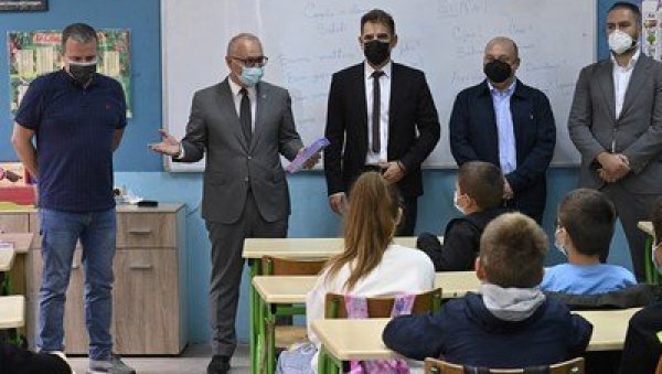 ПОДНЕТО ВИШЕ ОД 22.000 ЗАХТЕВА: Пријаве за субвенције за куповину уџбеника до 30. септембра ПОДНЕТО ВИШЕ ОД 22.000 ЗАХТЕВА: Пријаве за субвенције за куповину уџбеника до 30. септембра