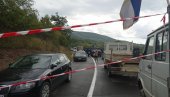 NA JARINJU VEČERAS MIRNO: Srbi ostaju i ove noći - sve dok se problem ne reši NA JARINJU VEČERAS MIRNO: Srbi ostaju i ove noći - sve dok se problem ne reši