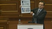 КУРТИ СЕ РАЗМАХАО ТАБЛИЦАМА: Ово су срамне ознаке које намећу Србима на КиМ (ФОТО) КУРТИ СЕ РАЗМАХАО ТАБЛИЦАМА: Ово су срамне ознаке које намећу Србима на КиМ (ФОТО)