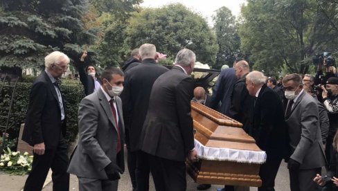 KOŠARKAŠKI MAG NA POSLEDNJI PUT KRENUO U NAJJAČEM SASTAVU: Dudin kovčeg nosi petorka snova i Žoc (FOTO) KOŠARKAŠKI MAG NA POSLEDNJI PUT KRENUO U NAJJAČEM SASTAVU: Dudin kovčeg nosi petorka snova i Žoc (FOTO)