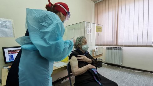 ПРОДУЖЕНО РАДНО ВРЕМЕ ЗА ВАКЦИНАЦИЈУ: У Крушевцу до сада прву дозу примило готово 50.000 људи ПРОДУЖЕНО РАДНО ВРЕМЕ ЗА ВАКЦИНАЦИЈУ: У Крушевцу до сада прву дозу примило готово 50.000 људи