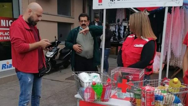 ЗАВРШАВА СЕ НЕДЕЉА СОЛИДАРНОСТИ: Црвени крст Параћин током наредне седмице почиње расподелу пакета за социјално најугроженије породице ЗАВРШАВА СЕ НЕДЕЉА СОЛИДАРНОСТИ: Црвени крст Параћин током наредне седмице почиње расподелу пакета за социјално најугроженије породице