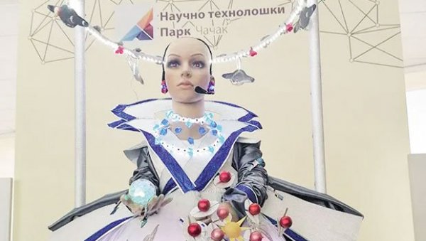 У ХЕЛГУ УЛАЖУ И ИЗ СИНГАПУРА: Паметни робот којег је створила професорка из Ивањице са ђацима заинтересовао инвеститоре широм света У ХЕЛГУ УЛАЖУ И ИЗ СИНГАПУРА: Паметни робот којег је створила професорка из Ивањице са ђацима заинтересовао инвеститоре широм света
