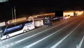 ГУЖВЕ ЗБОГ РАДОВА НА ГРАНИЧНОМ ПРЕЛАЗУ: На Хоргошу и Шиду теретна возила чекају три сата ГУЖВЕ ЗБОГ РАДОВА НА ГРАНИЧНОМ ПРЕЛАЗУ: На Хоргошу и Шиду теретна возила чекају три сата