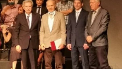 ZLATNA ZNAČKA MILANU BJELOGRLIĆU: Kulturno-prosvetna zajednica nagradila direktora biblioteke u Zrenjaninu ZLATNA ZNAČKA MILANU BJELOGRLIĆU: Kulturno-prosvetna zajednica nagradila direktora biblioteke u Zrenjaninu
