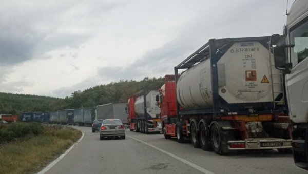 ПРАВЕ ОБРУЧ ОКО СРБА НА КОСОВУ ДА ИХ ЛАКШЕ УНИШТЕ: Курти наставља опасне потезе - циљ - протеривање Срба ПРАВЕ ОБРУЧ ОКО СРБА НА КОСОВУ ДА ИХ ЛАКШЕ УНИШТЕ: Курти наставља опасне потезе - циљ - протеривање Срба