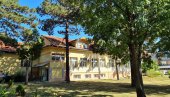 МАЊИ БРОЈ КОВИД ПАЦИЈЕНАТА, АЛИ СВИ НА КИСЕОНИКУ: У Врању хоспитализовано пет лица МАЊИ БРОЈ КОВИД ПАЦИЈЕНАТА, АЛИ СВИ НА КИСЕОНИКУ: У Врању хоспитализовано пет лица