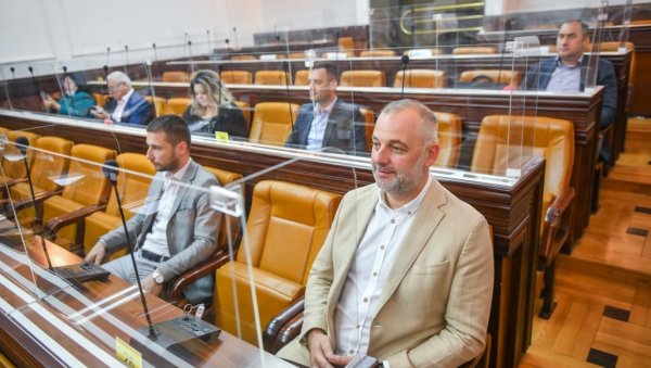 ГРАДОНАЧЕЛНИК ПОЗИВА ГРАЂАНЕ НА ПРОТЕСТЕ: Настављају се политичка криза и превирања у највећем граду Републике Српске ГРАДОНАЧЕЛНИК ПОЗИВА ГРАЂАНЕ НА ПРОТЕСТЕ: Настављају се политичка криза и превирања у највећем граду Републике Српске