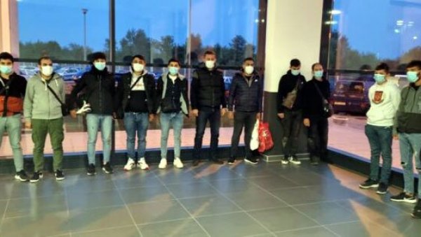 ПАЛИ КРИЈУМЧАРИ ЉУДИ: Брчанска полиција пресекла ланац шверцовања миграната ПАЛИ КРИЈУМЧАРИ ЉУДИ: Брчанска полиција пресекла ланац шверцовања миграната