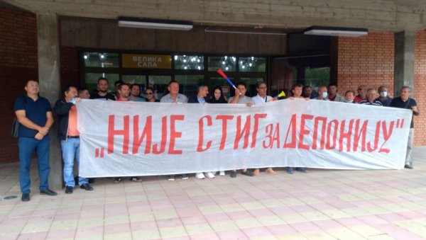 СПОРНА ЛОКАЦИЈА ДЕПОНИЈЕ: Мештани Кличевца не одустају од протеста, жалиће се Министарству и Европској унији СПОРНА ЛОКАЦИЈА ДЕПОНИЈЕ: Мештани Кличевца не одустају од протеста, жалиће се Министарству и Европској унији