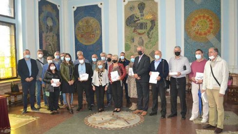 ШКОЛЕ У КРУШЕВЦУ ДОБИЛЕ ДРОНОВЕ: Донација за 17 образовних установа ШКОЛЕ У КРУШЕВЦУ ДОБИЛЕ ДРОНОВЕ: Донација за 17 образовних установа