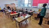И ПРВАЦИ УЧЕ ОД КУЋЕ: Ако се 20 одсто одељења зарази, и млађи основци прелазе нa онлајн И ПРВАЦИ УЧЕ ОД КУЋЕ: Ако се 20 одсто одељења зарази, и млађи основци прелазе нa онлајн