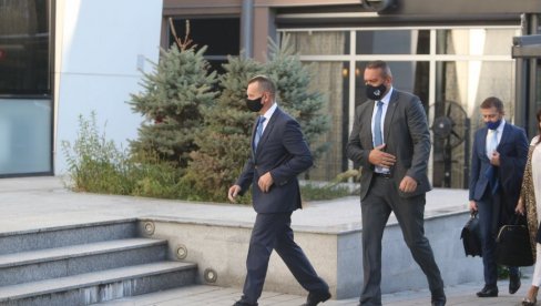 LUKAČ NEGIRAO KRIVICU: Ministar se izjasnio o optužnici za ugrožavanje sigurnosti i nanošenje telesnih povreda Drašku Stanivukoviću LUKAČ NEGIRAO KRIVICU: Ministar se izjasnio o optužnici za ugrožavanje sigurnosti i nanošenje telesnih povreda Drašku Stanivukoviću