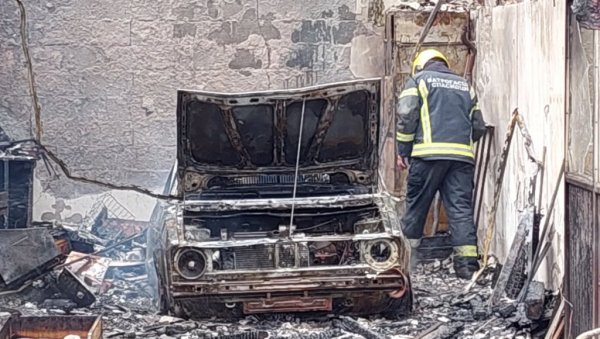 ПРВЕ ФОТОГРАФИЈЕ НАКОН ПОЖАРА У МИРИЈЕВУ: Од радионице остало само згариште, ватра оштетила и зграду поред (ФОТО/ВИДЕО) ПРВЕ ФОТОГРАФИЈЕ НАКОН ПОЖАРА У МИРИЈЕВУ: Од радионице остало само згариште, ватра оштетила и зграду поред (ФОТО/ВИДЕО)