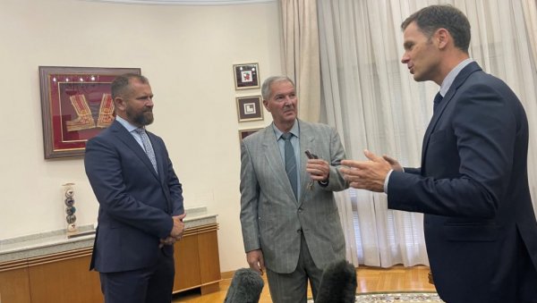 УЗМИ РАЧУН И ПОБЕДИ: Мали потписао уговор са добитником стана у првом јесењем извлачењу наградне игре УЗМИ РАЧУН И ПОБЕДИ: Мали потписао уговор са добитником стана у првом јесењем извлачењу наградне игре