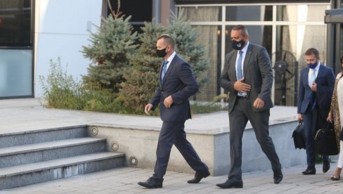 LUKAČ TVRDI DA NIJE KRIV ZA ŠAMAR: Ministar policije Srpske pred sudom u vezi sa napadom na gradonačelnika Banjaluke Draška Stanivukovića LUKAČ TVRDI DA NIJE KRIV ZA ŠAMAR: Ministar policije Srpske pred sudom u vezi sa napadom na gradonačelnika Banjaluke Draška Stanivukovića